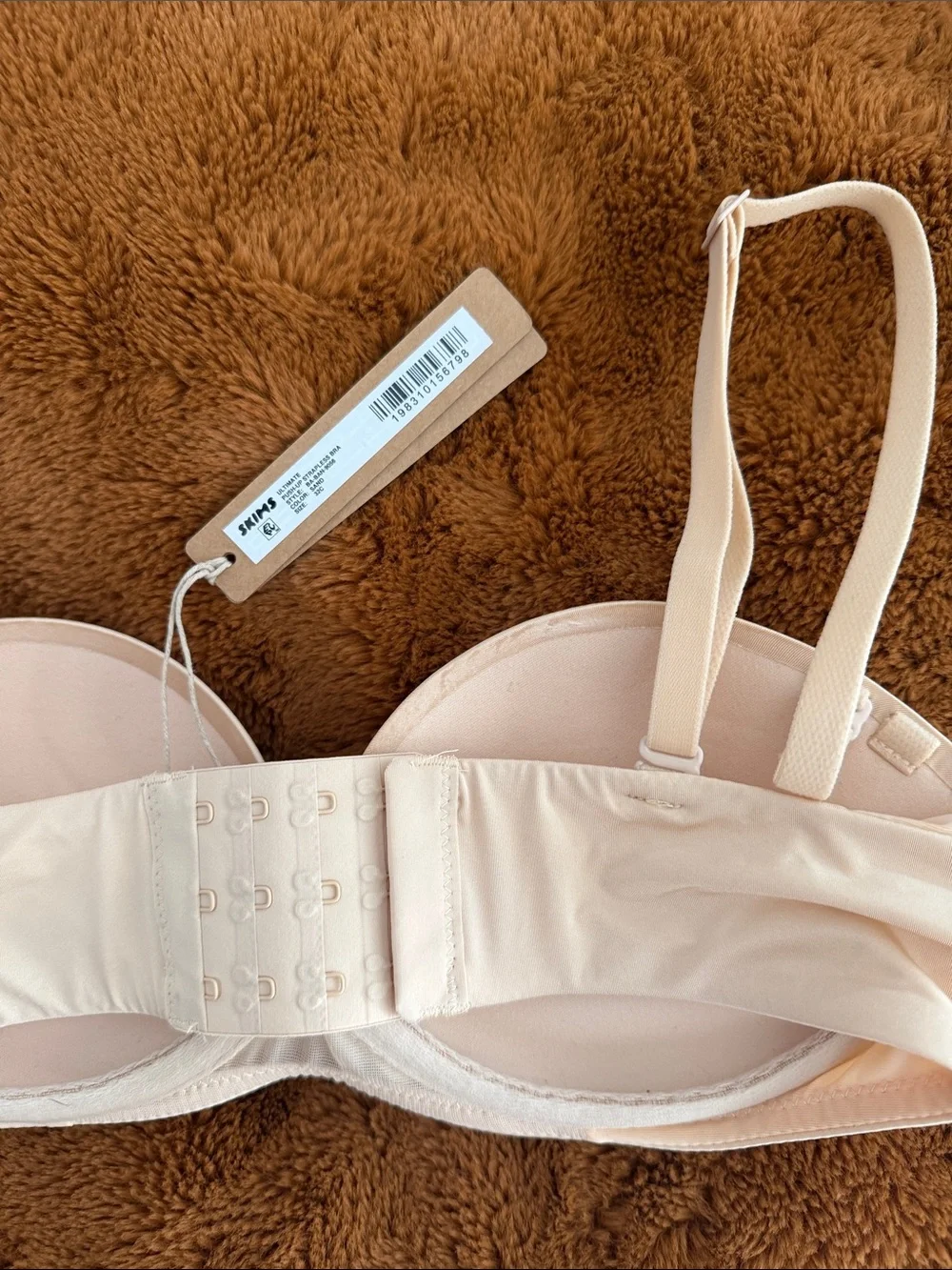 SKIMS Ultimate Push-Up Strapless Convertible Bra - Picture 3 of 5